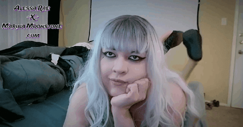 The Snow Queen Shows Her Sexy Sweaty Soles